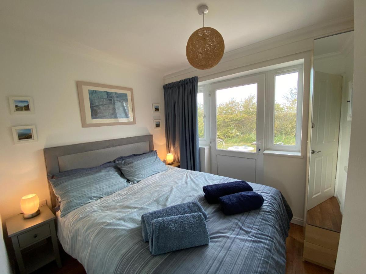 Bayview Self-Catering Coastal Bungalow In Rural West Wight Freshwater Exterior photo