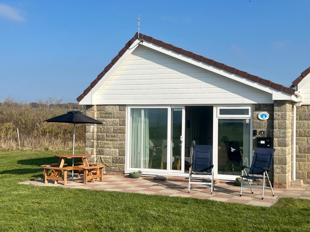Bayview Self-Catering Coastal Bungalow In Rural West Wight Freshwater Exterior photo