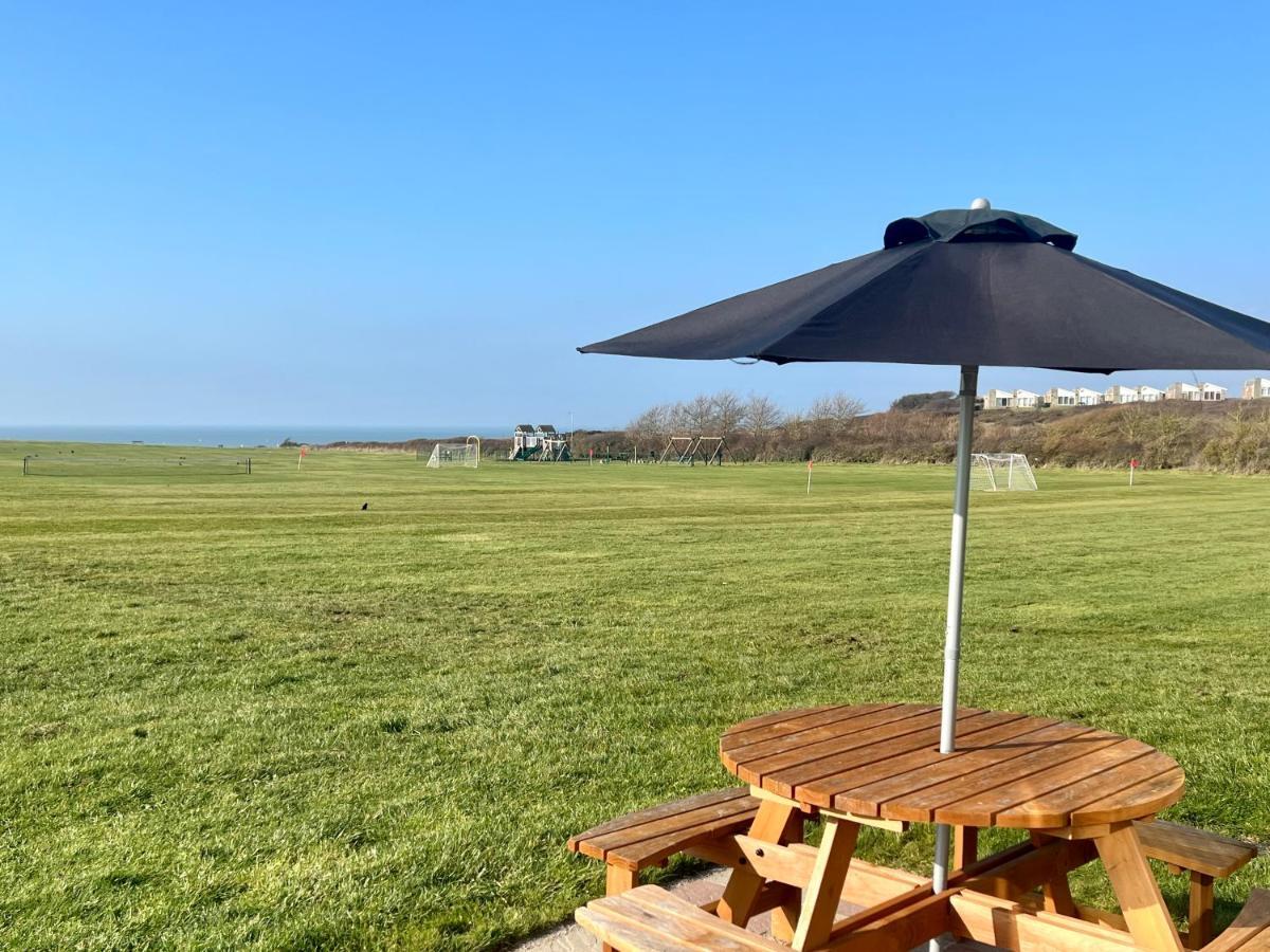 Bayview Self-Catering Coastal Bungalow In Rural West Wight Freshwater Exterior photo